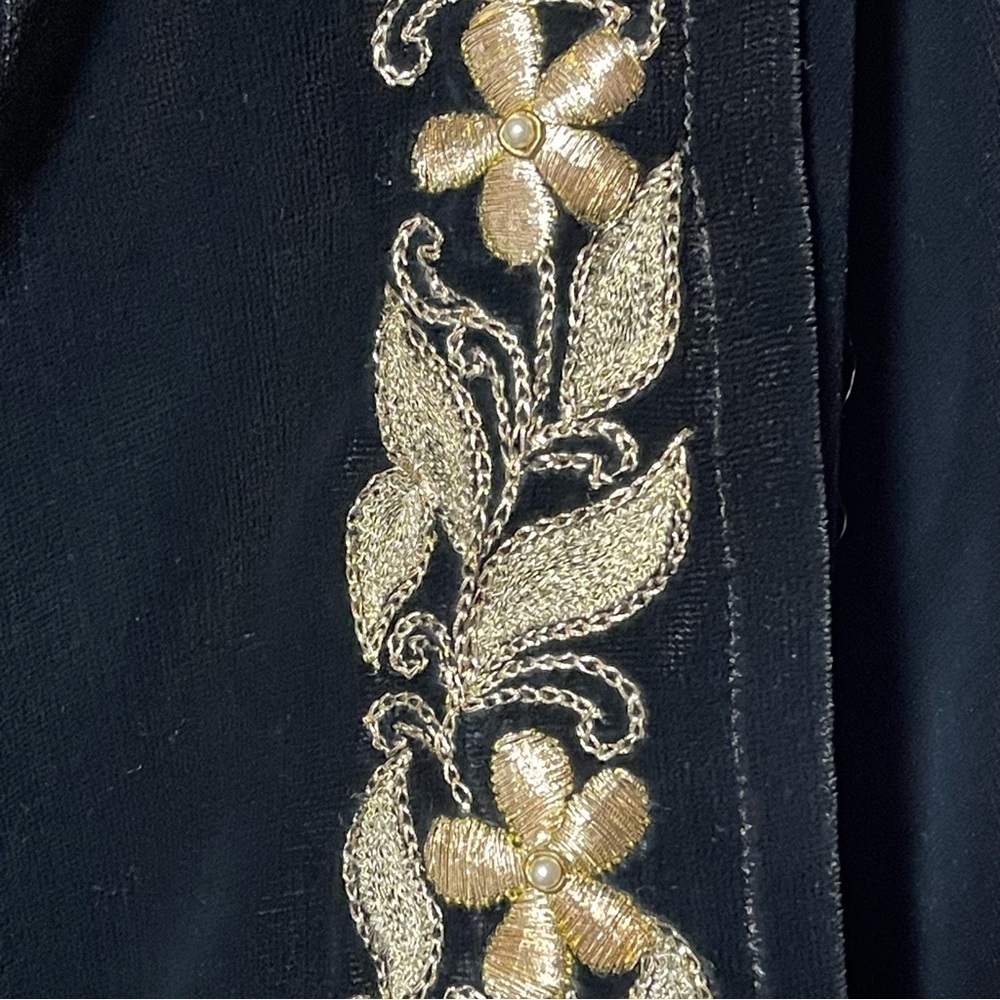 Black Velvet Wrap Skirt Gold Floral Embroidery Handmade in India S\M - Picture 6 of 13